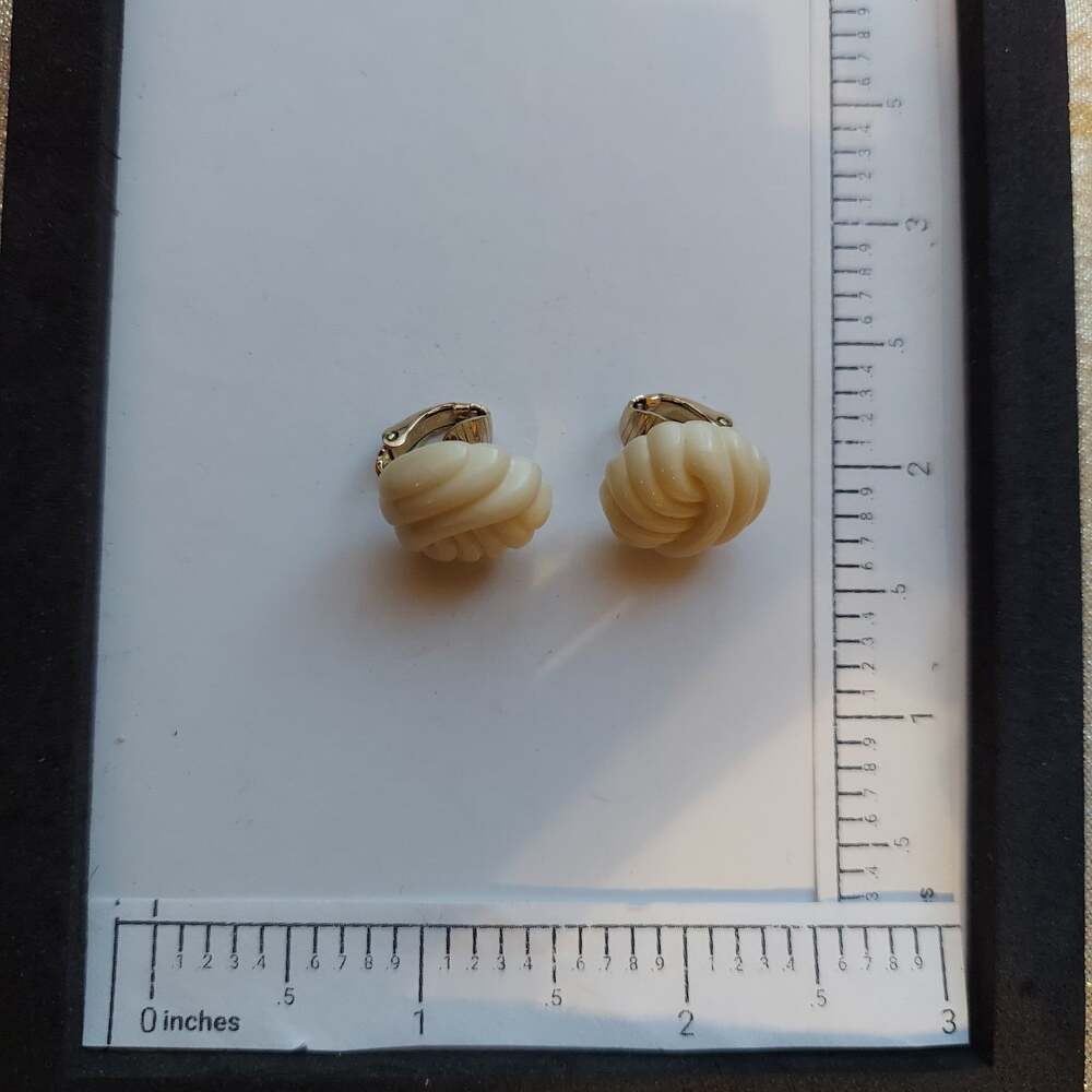 Avon Retro Cream and Gold Tone Clip On Earrings